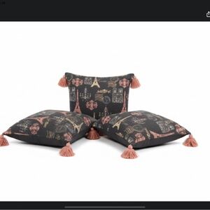 VINTAGE  TWO EFFIEL TOWER Black and Gold Accent Pillows. GREAT CONDITION